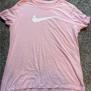 Women’s like new Nike tshirt